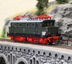 Brawa 43458 Elektrolokomotive BR 244 DR