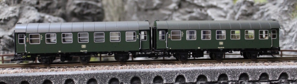 Tillig 01061 Reisezugwagen-Paar der DB, bestehend aus zwei 2. Klasse Reisezugwagen
