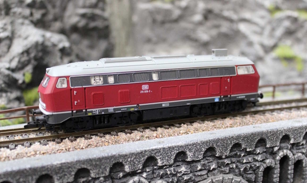 Tillig 04706 Diesellokomotive BR 210 der DB