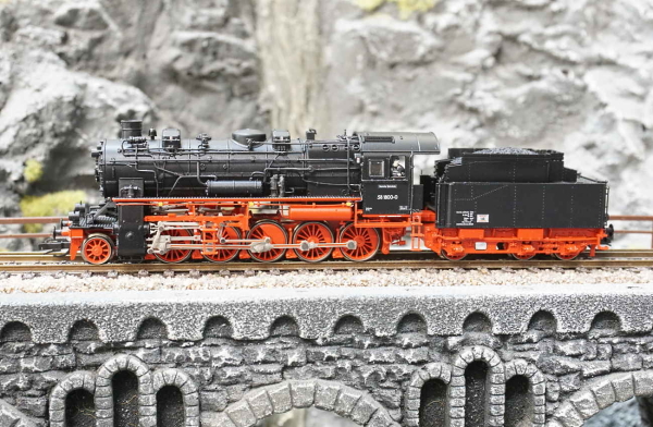 Arnold Hn9060S Schlepptenderlokomotive BR 58 1800-0 DR - DC Sound Version
