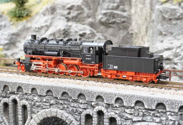 Arnold Hn9060S Schlepptenderlokomotive BR 58 1800-0 DR - DC Sound Version