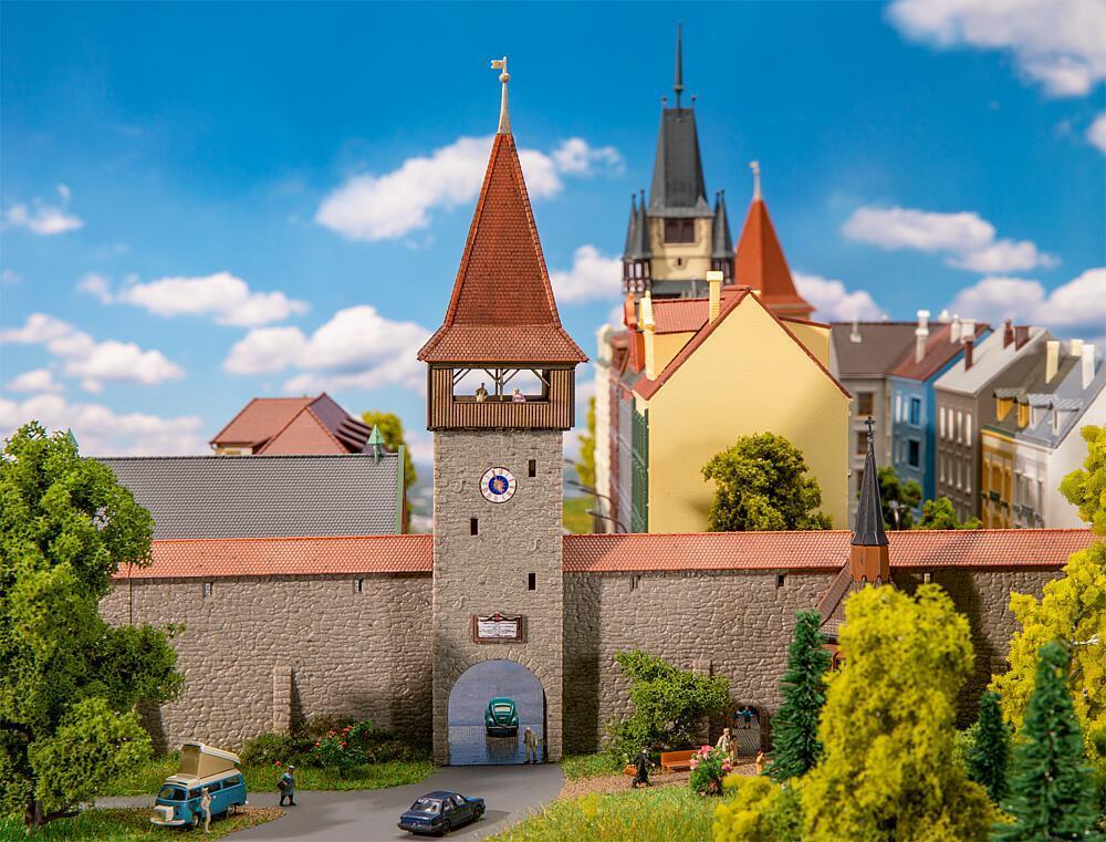 Faller 232171 Altstadtturm mit Mauer