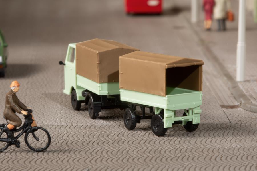 Auhagen 43674 Multicar M22 mit Anhänger grün