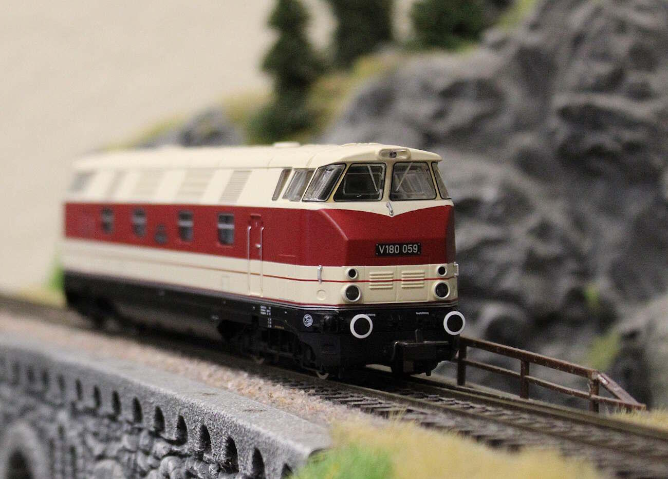 Piko 52582 Diesellokomotive V 180 DR GFK - Sound Version