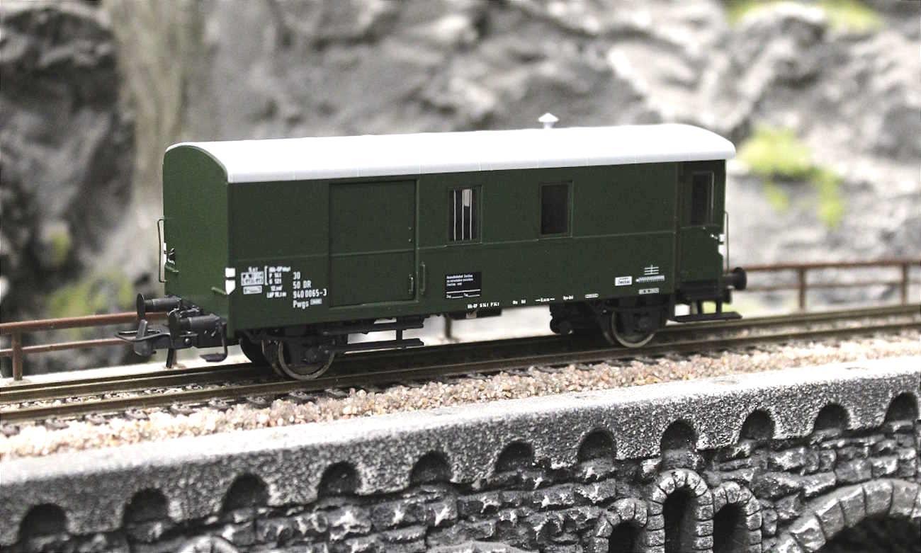 Roco 6200018 Güterzuggepäckwagen, DR