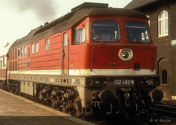 Arnold HN2599S DR Diesellokomotive BR 132 483-9, rot, Ep. IV,DCC