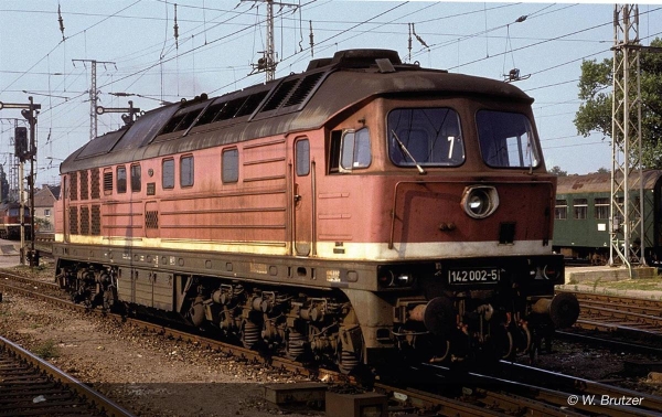 Arnold HN2600S DR Diesellokomotive BR 142 002-5, rot, Ep. IV, DCC