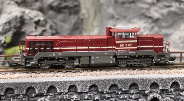 Arnold HN9057S Cargo Logist. Diesellokomotive DE18 001 rot Ep. VI, DCC