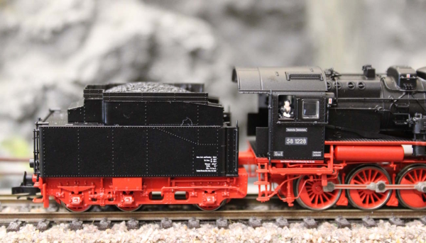 Arnold HN9067 Dampflokomotive BR 58 DR