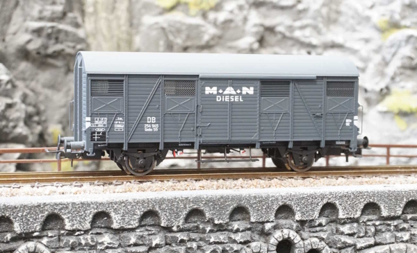 Rivarossi HR6479 Gedeckter Güterwagen Gs, „MAN” DB
