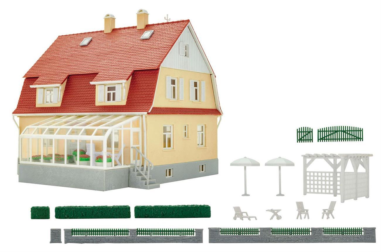 Kibri 38700 H0 Wohnhaus mit Wintergarten