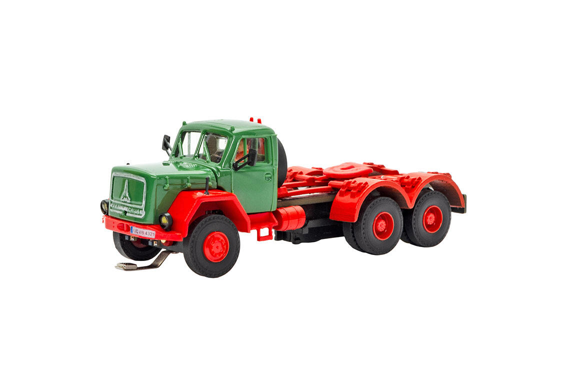 Viessmann 8012 H0 MAGIRUS DEUTZ 3-achs Sattelschlepper,Basis, Funktionsmodell