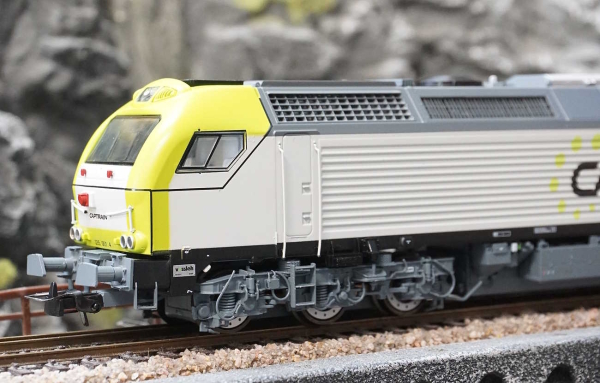 Sudexpress S500121 Euro 4000 Diesellokomotive 335.001 der Captrain