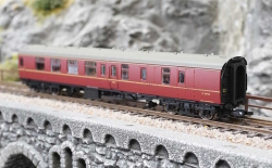 Hornby TT4001A Personenwagen BR Mk1 Composite Corridor...