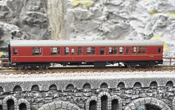 Hornby TT4001B Personenwagen BR Mk1 Composite Corridor E15474