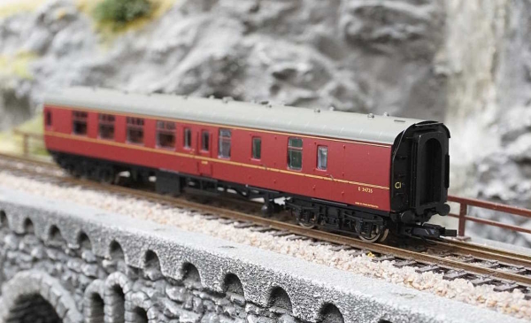 Hornby TT4002 Personenwagen BR Mk1 Brake Composite Corridor E34735