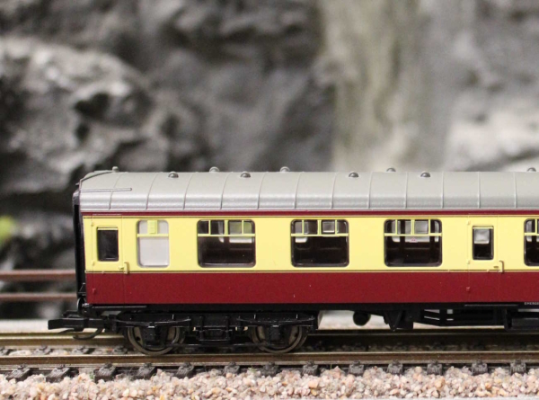 Hornby TT4005A Personenwagen BR Mk1 Composite Corridor E15481