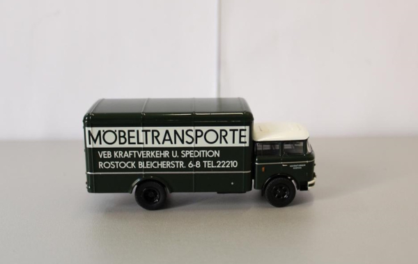 Brekina 71856 LIAZ 706 Koffer 1970, KVK Rostock,