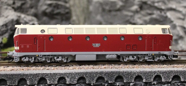 Piko 47350 Diesellokomotive BR 119 Licht oben DR