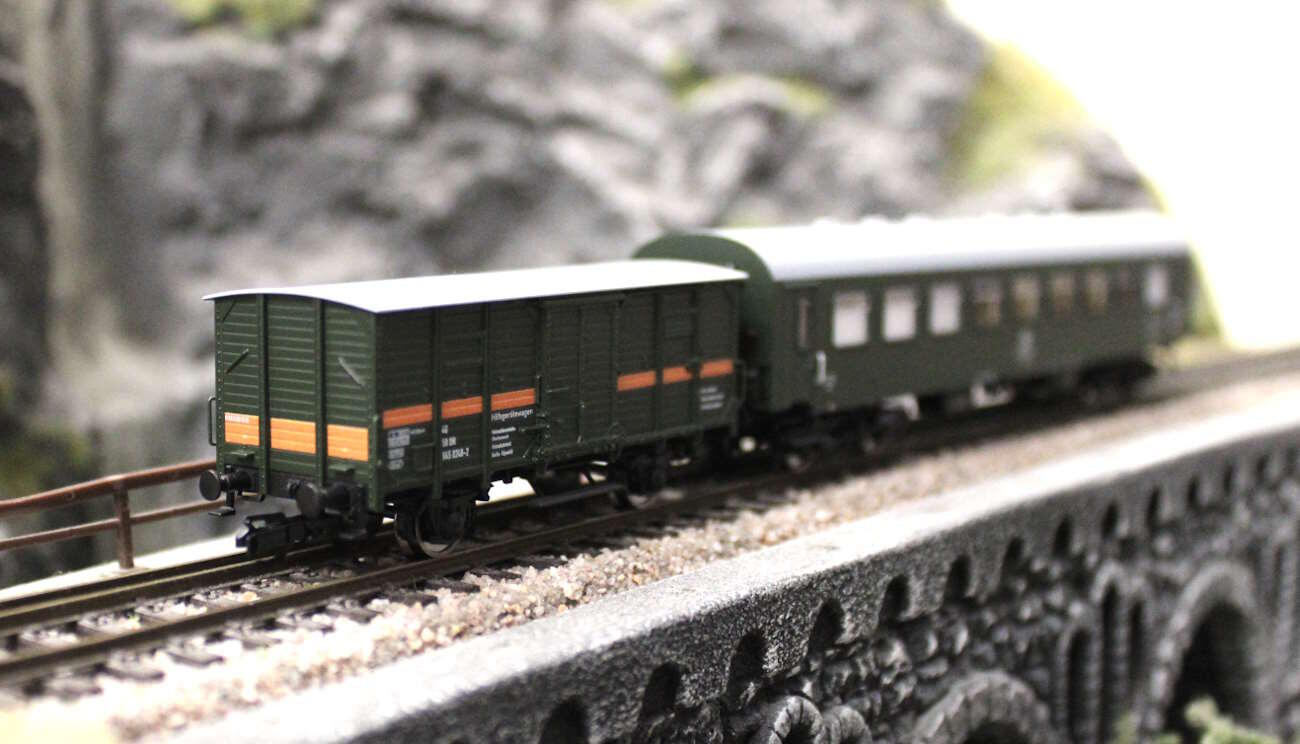 Piko 47680 2-teiliger Set Oberbaumesszug DR