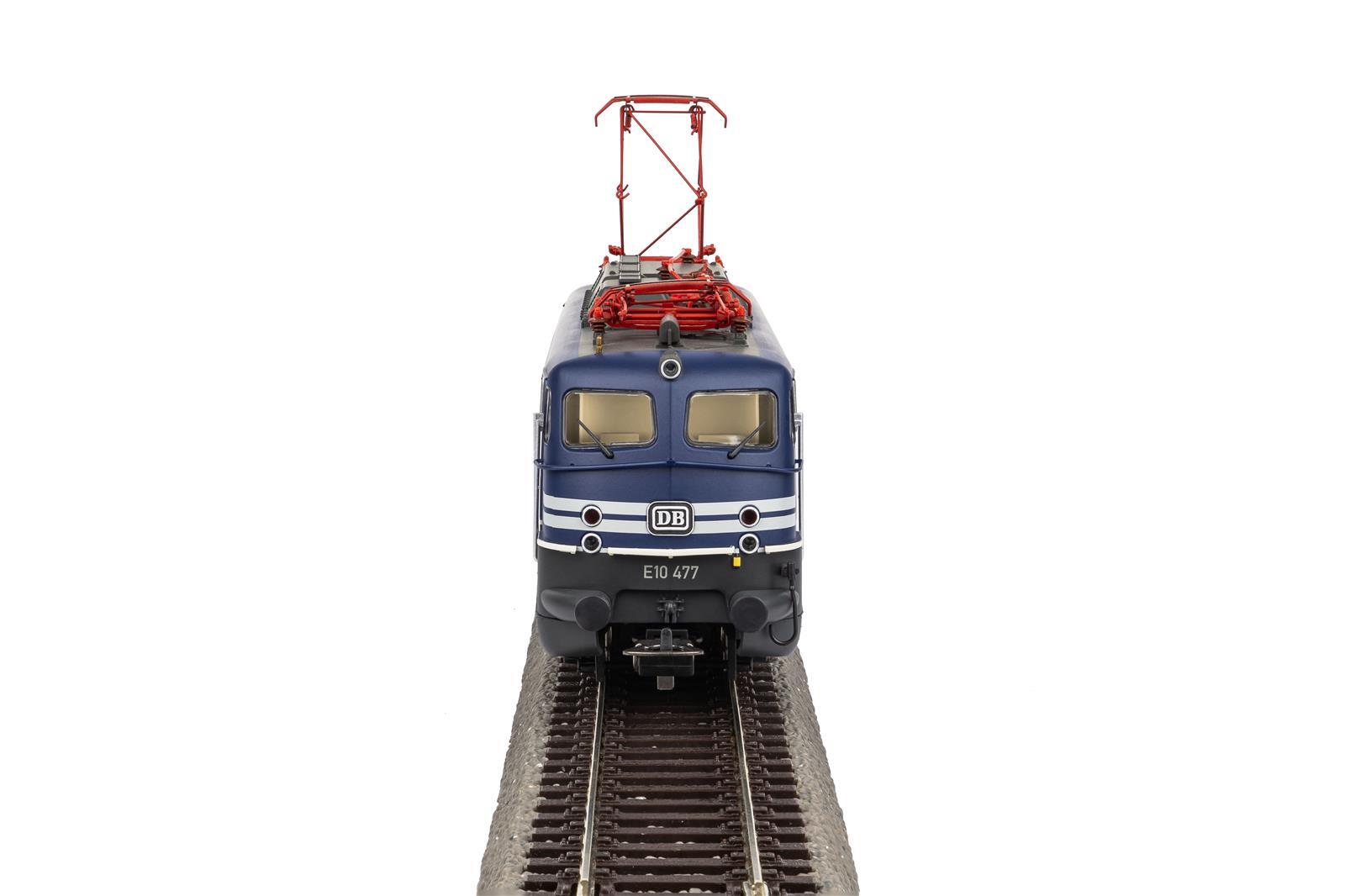 Piko 51968 Elektrolokomotive E 10 477 mit Warnstreifen DB