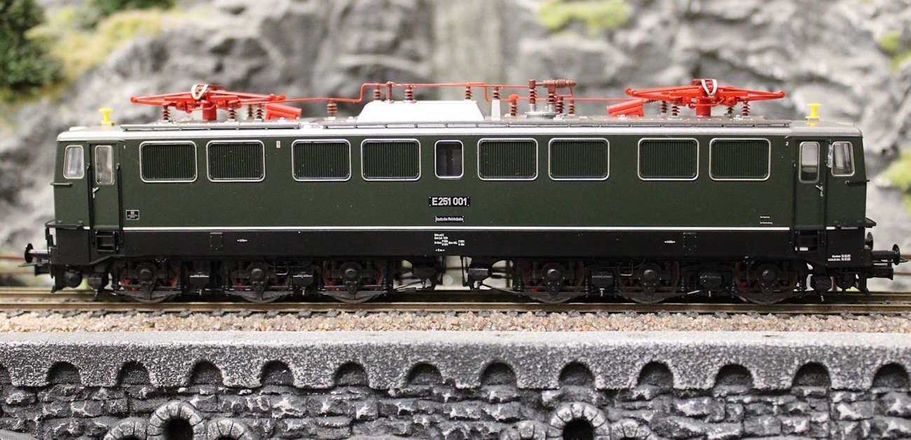Rivarossi HR2941 Elektrolokomotive E251 001 DR