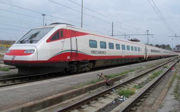 Rivarossi HR2962 FS, Hochgeschwindigkeitszug mit Neigetechnik der Reihe ETR 460 „Frecciabianca“, 4-tlg. Grundset, Ep. VI