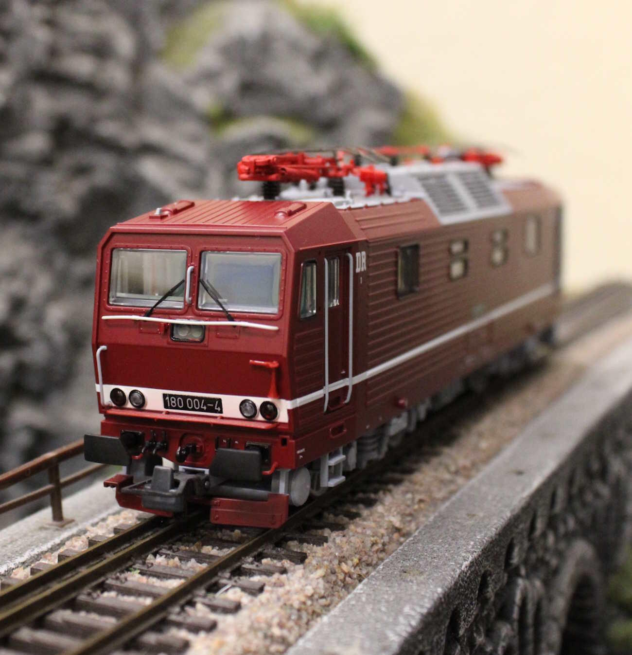Roco 7510052 Elektrolokomotive BR 180 004-4, DR - Sound Version