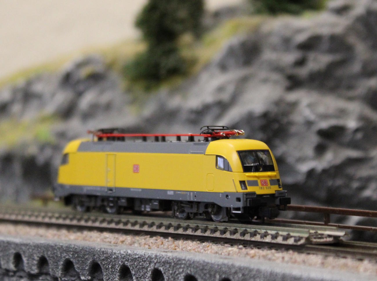 Fleischmann 7560026 Elektrolokomotive 182 536 der DB Netz AG.