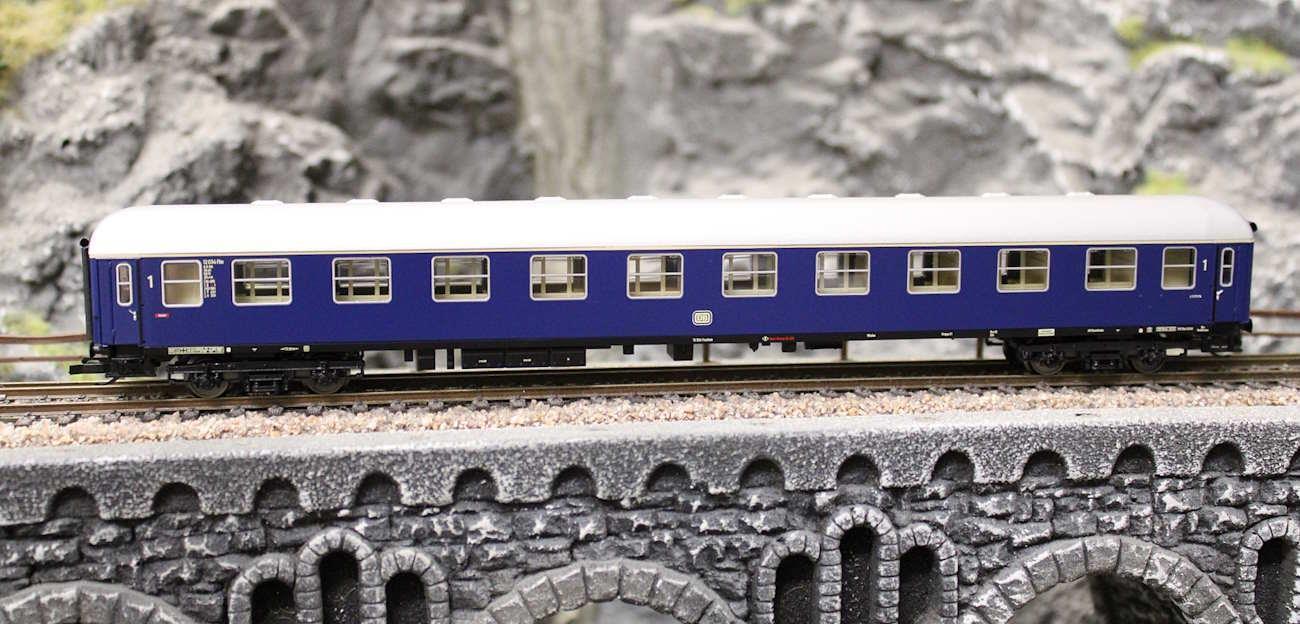 Tillig 16220 Reisezugwagen 1. Klasse A4üm-61 der DB