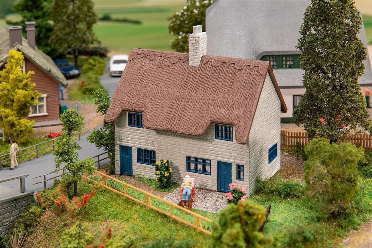 Faller 131322 Wohnhaus mit Strohdach