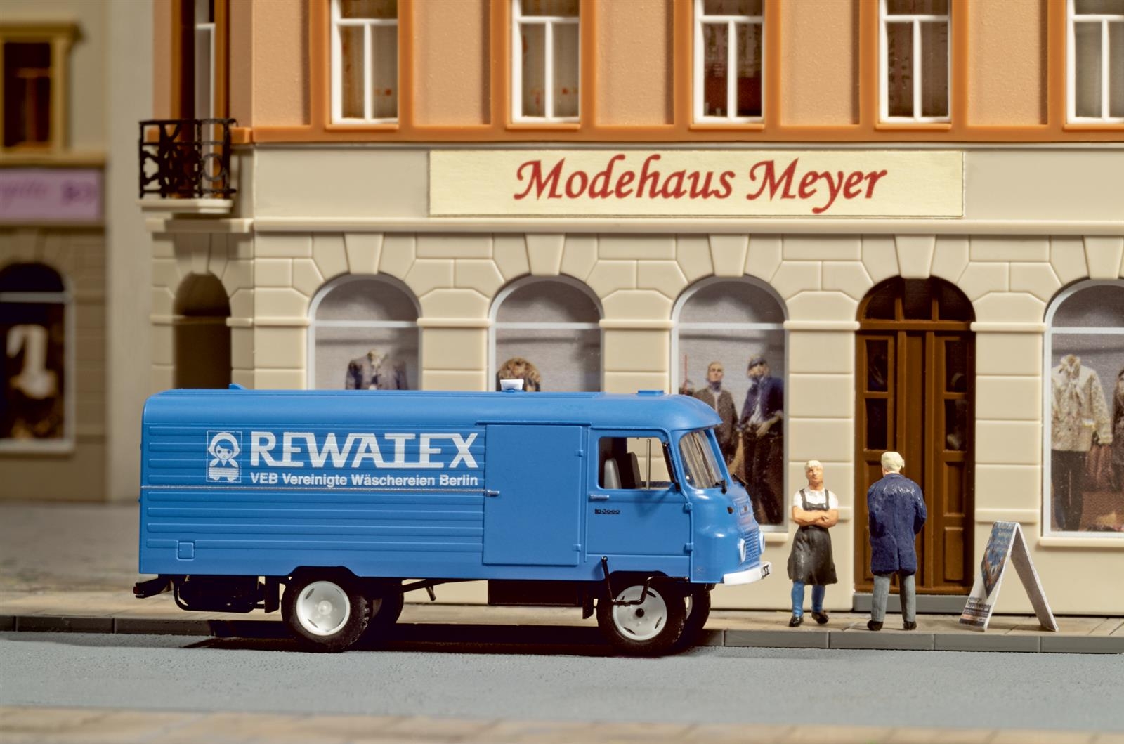 Auhagen 66049 Robur LD3000 Kastenwagen REWATEX