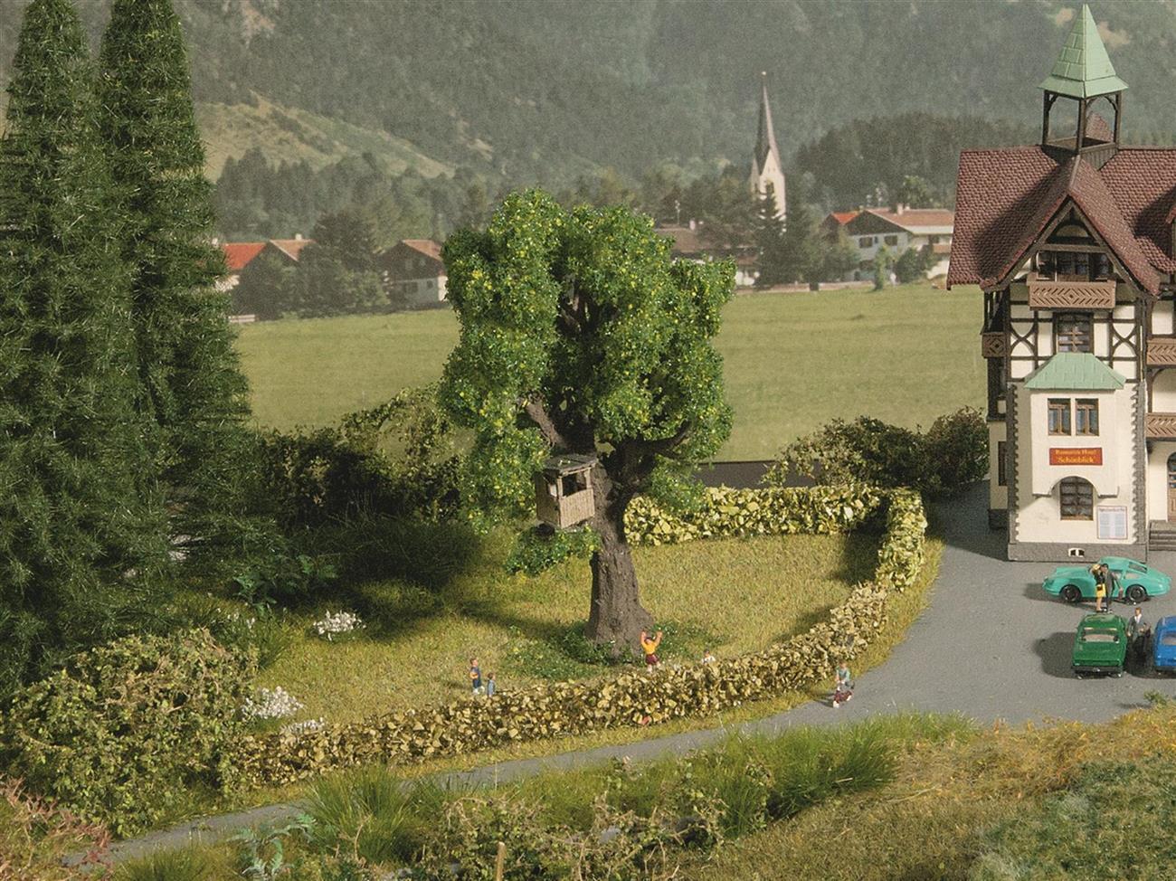 Noch 21766 Baum mit Baumhaus