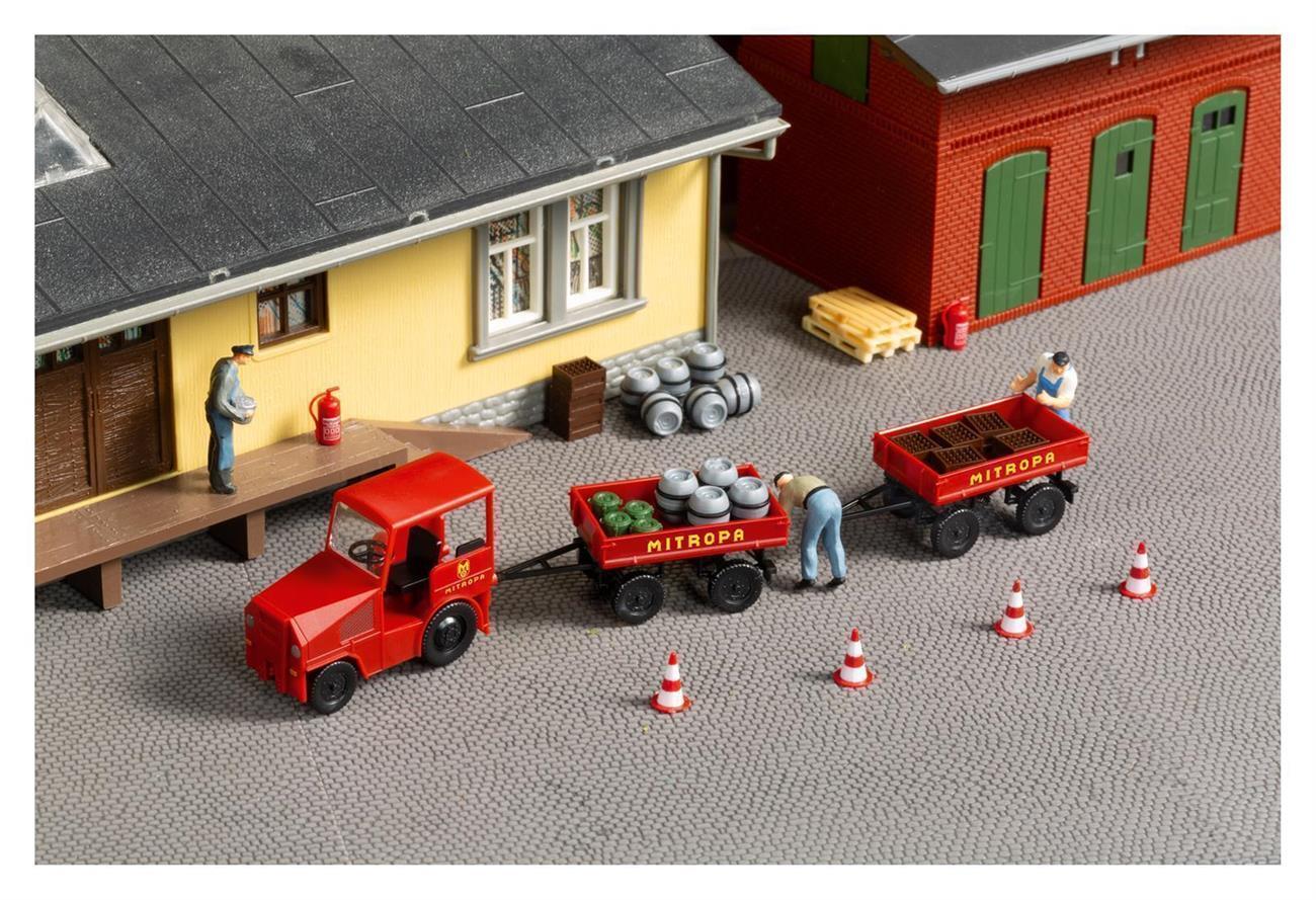 Auhagen 40511 Pomßenschlepper mit Anhänger „Mitropa“
