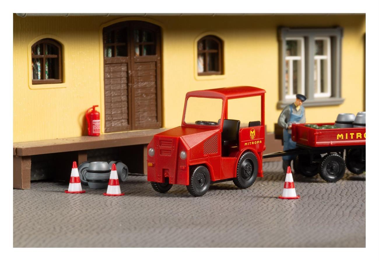 Auhagen 40511 Pomßenschlepper mit Anhänger „Mitropa“