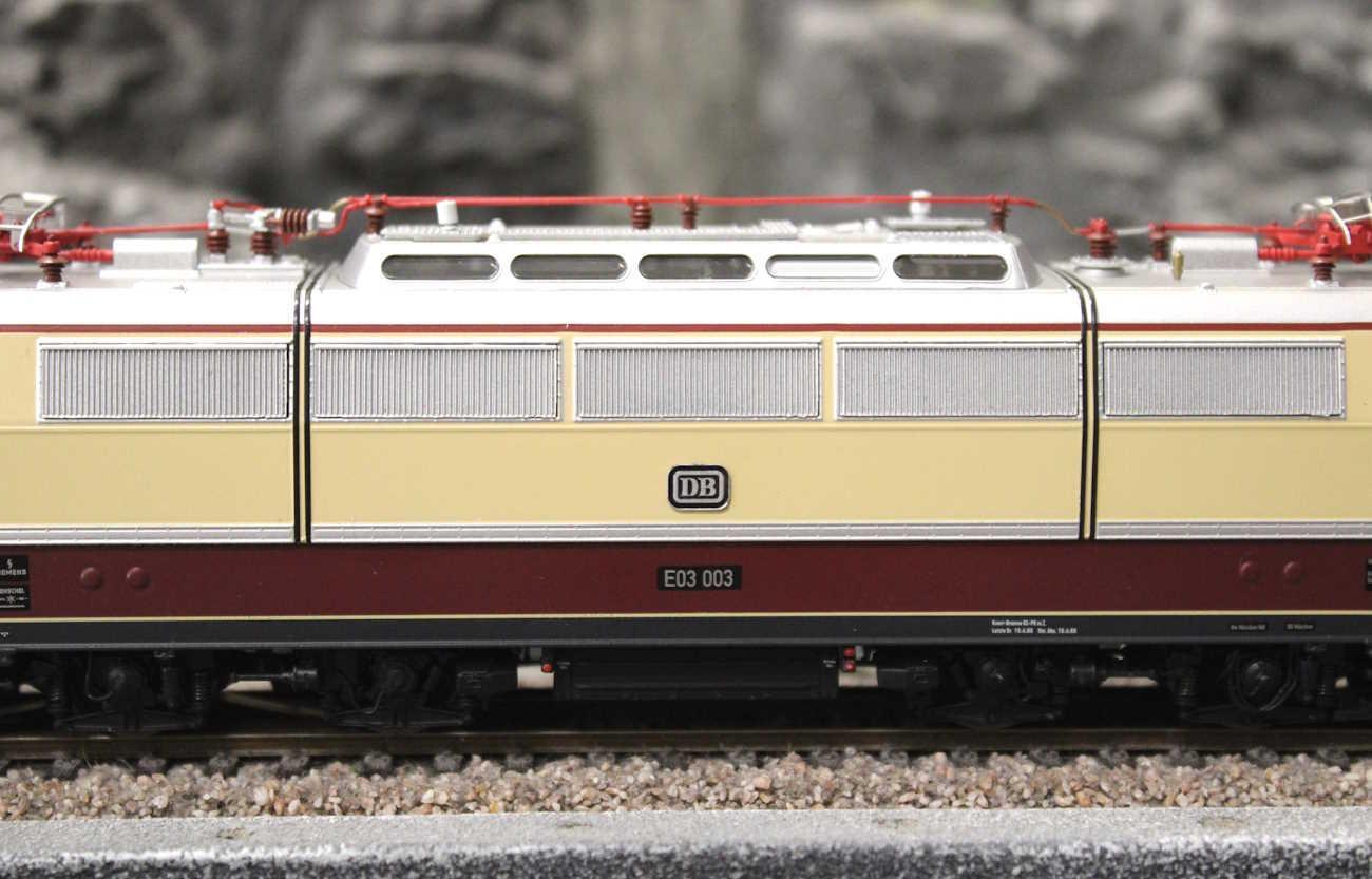 ESU 31173 Elektrolokomotive BR E03 DB in TEE-Lackierung