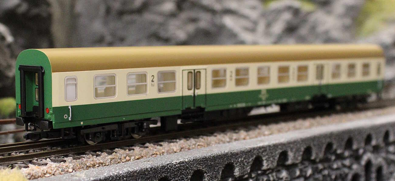 Tillig 12606 Reisezugwagen 2. Klasse Bmhe der DR