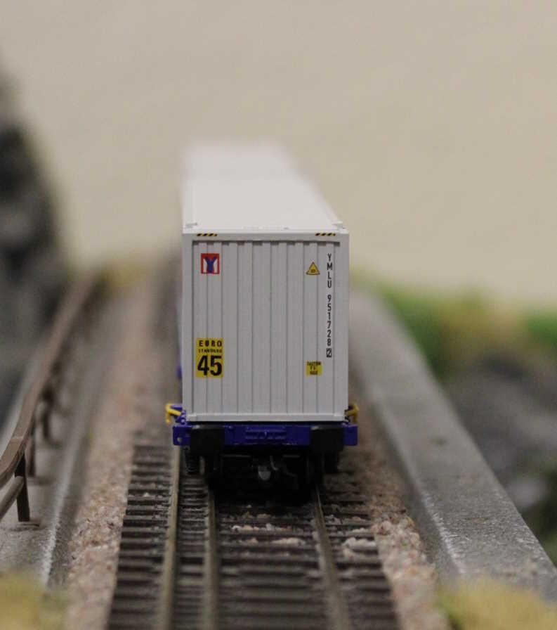 Tillig 18075 Containertragwagen Sggmrss der ITL, beladen mit zwei 45‘ Containern