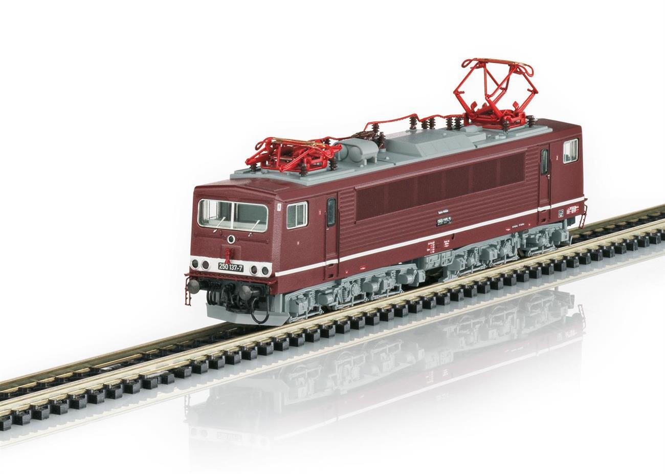 Minitrix T16651 Elektrolokomotive BR 250 DR