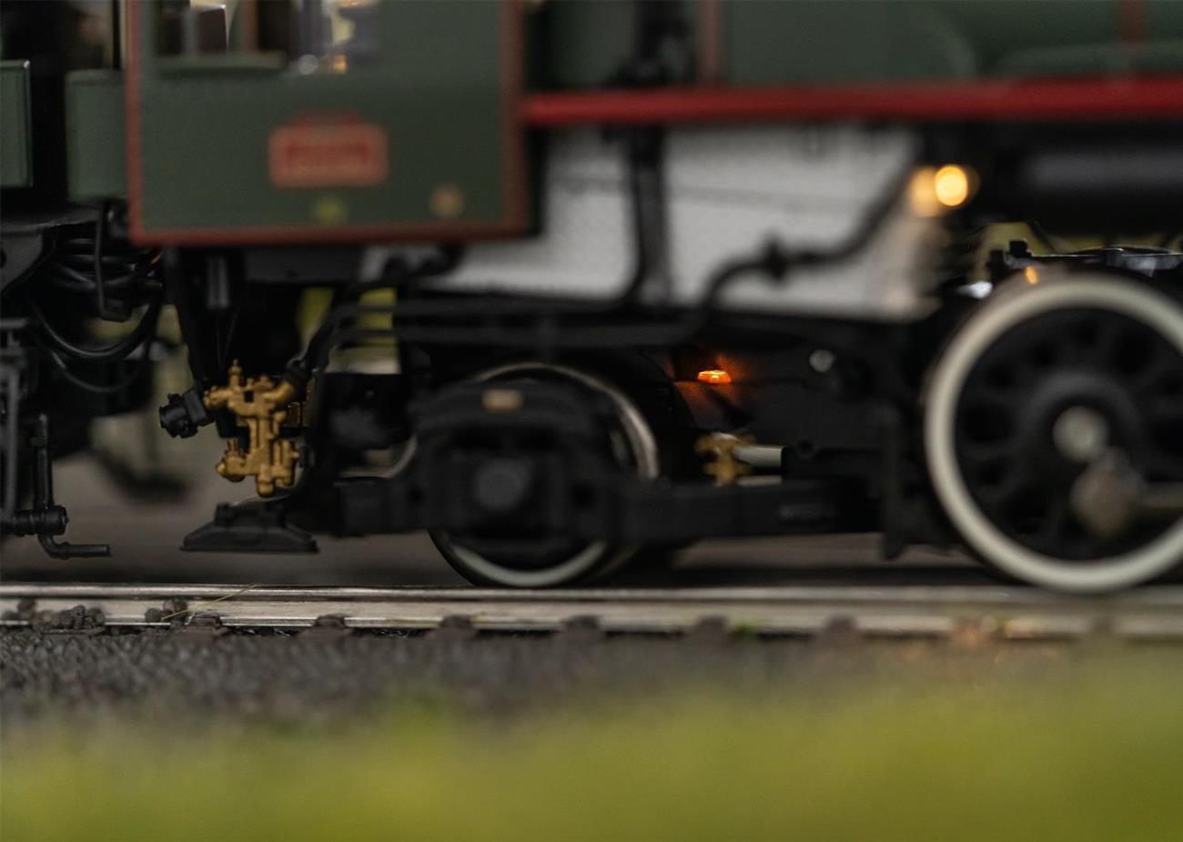 Trix T25141 Dampflokomotive mit Öl-Tender 141.R.1244 SNCF