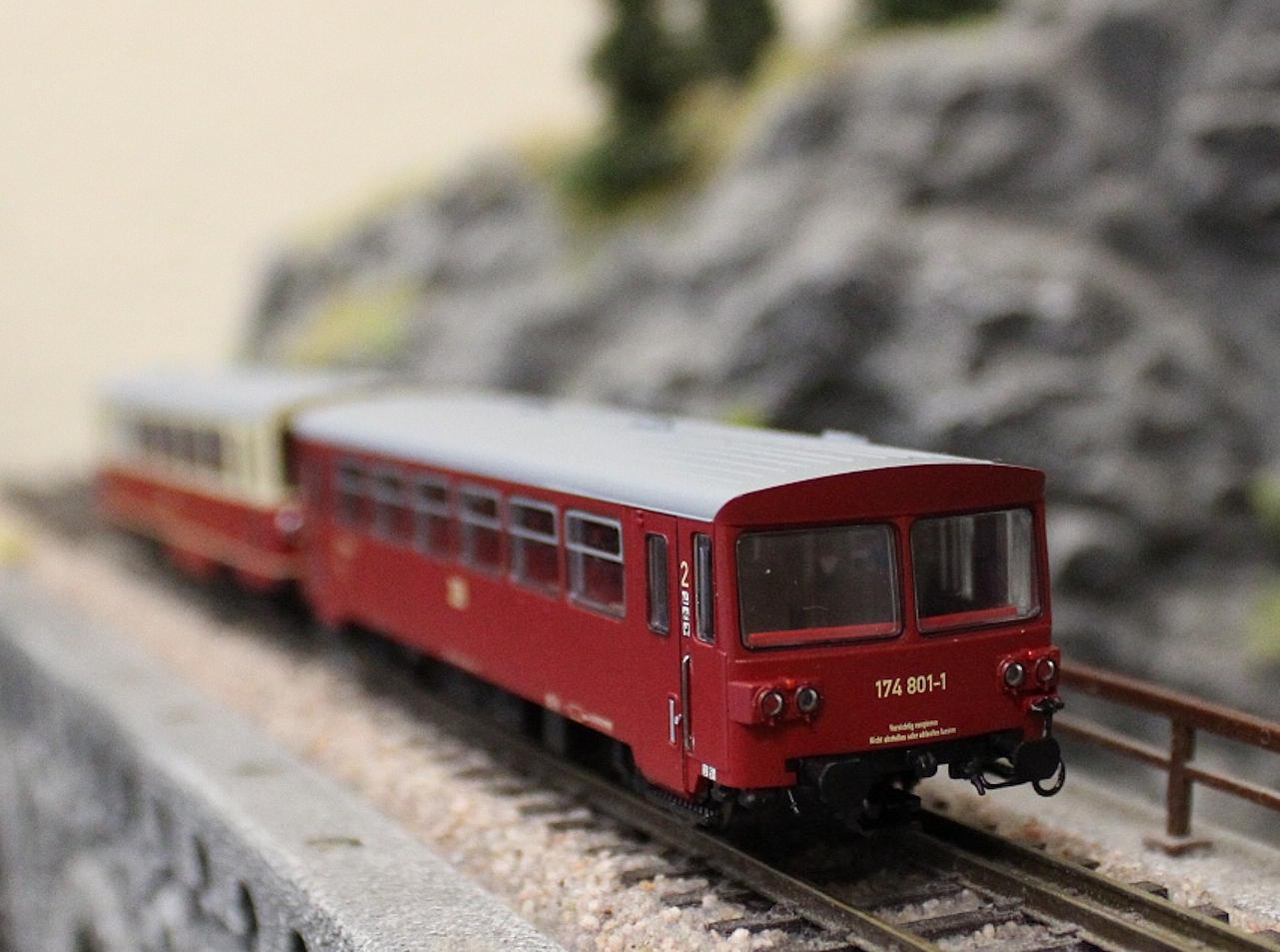 Roco 7780006 Dieseltriebwagen 174 001-8 mit Beiwagen DR