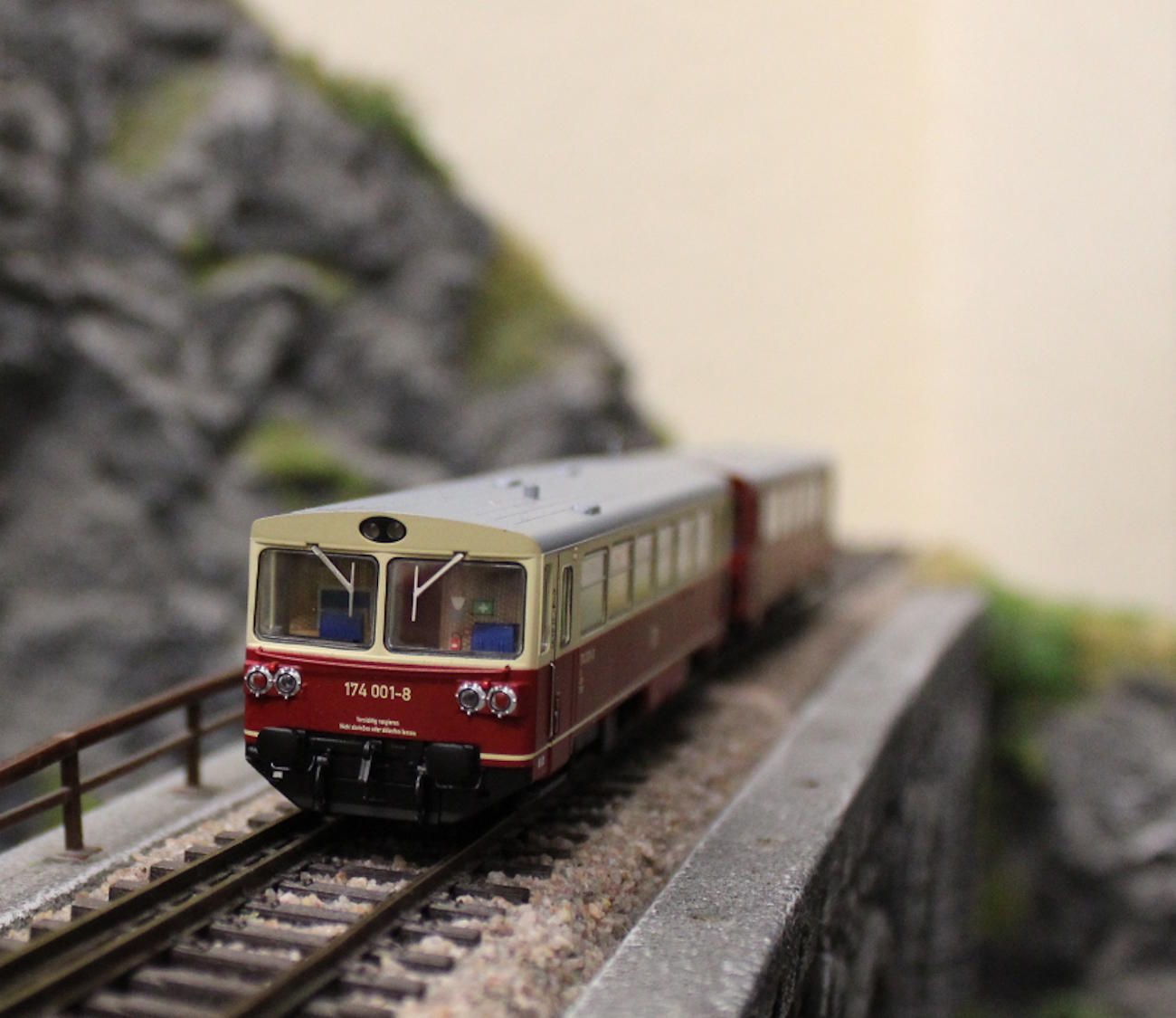 Roco 7790006 Dieseltriebwagen 174 001-8 mit Beiwagen DR - Sound Version