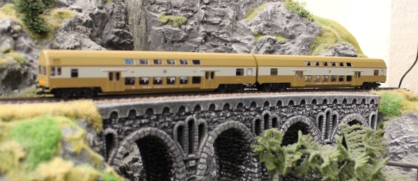 Roco 6280025 2-teiliger Set 1: Doppelstockwagen DR