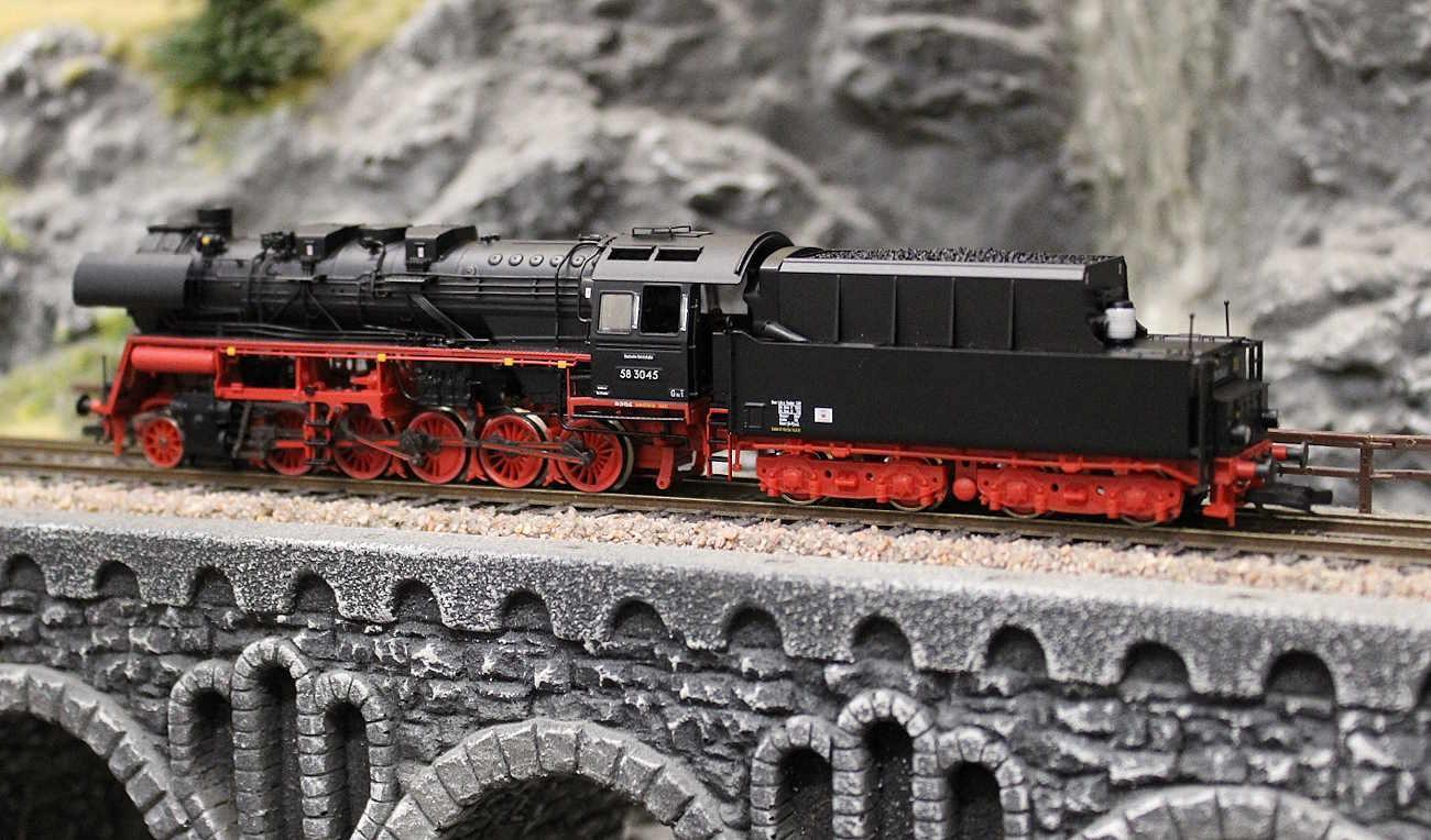 Saxonia 120128 Schlepptenderlokomotive BR 58 3045 T28-Tender DR