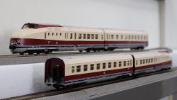 Kato K30-732-1 H0 Triebwagenzug VT18.16, 4-teilig DR/SVT Görlitz