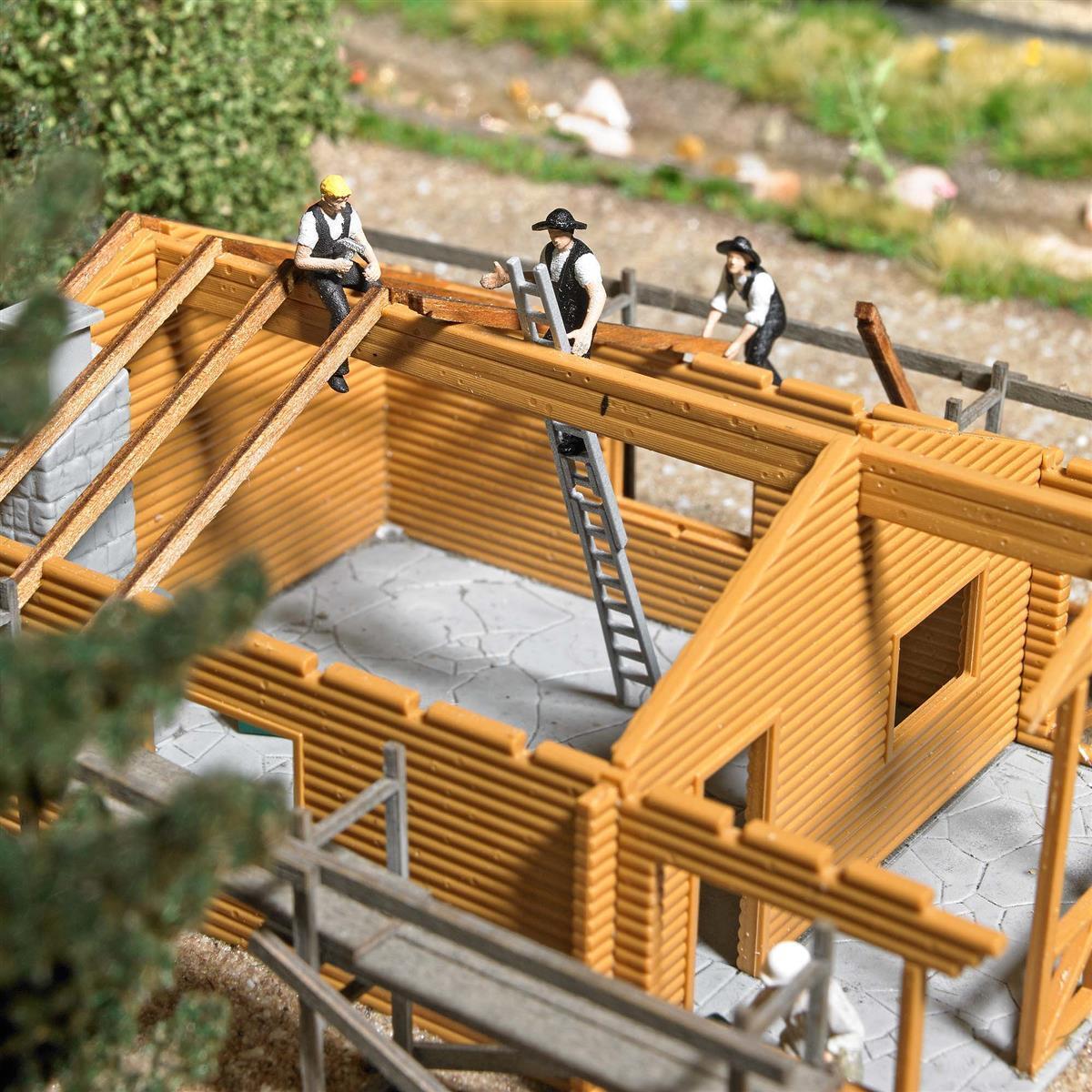 Busch 79902 H0 Action Set: Zimmermänner mit Gerüst