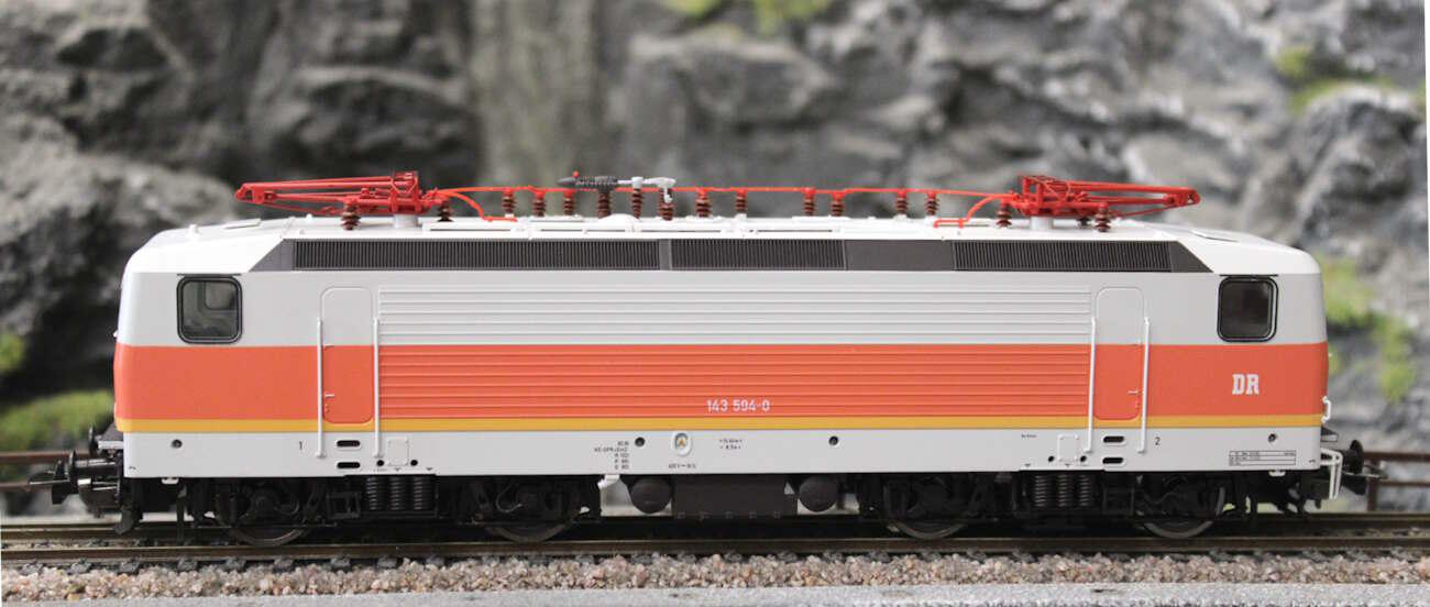 Piko 21698 H0 Elektrolokomotive BR 143 S-Bahn DR