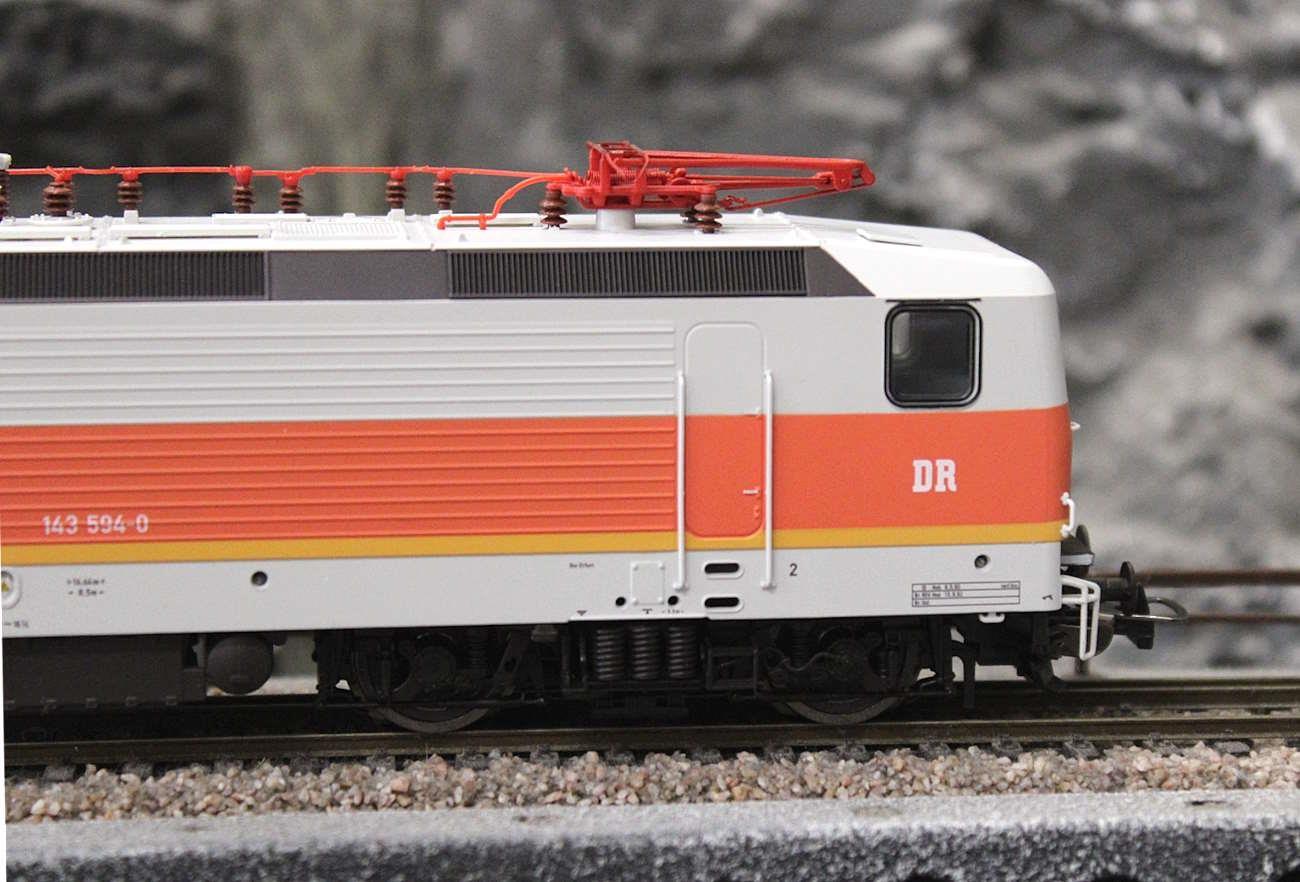 Piko 21698 H0 Elektrolokomotive BR 143 S-Bahn DR