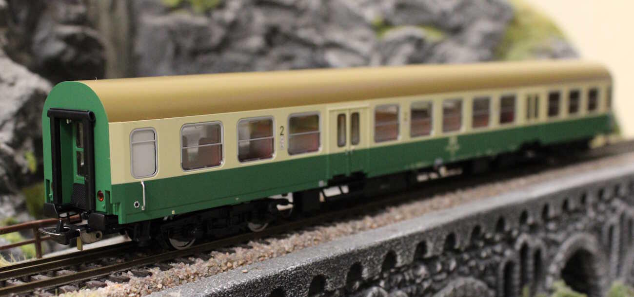 Piko 28004 H0 Halberstädter Mitteleinstiegswagen 2. Klasse DR