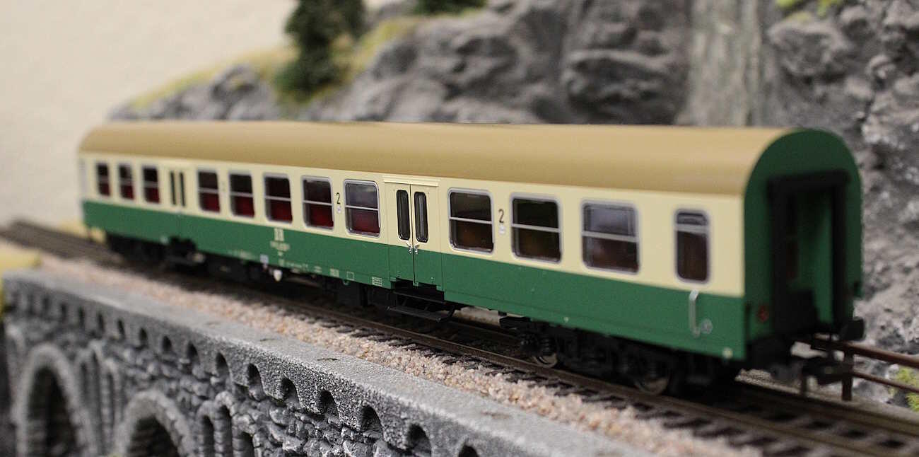 Piko 28004 H0 Halberstädter Mitteleinstiegswagen 2. Klasse DR